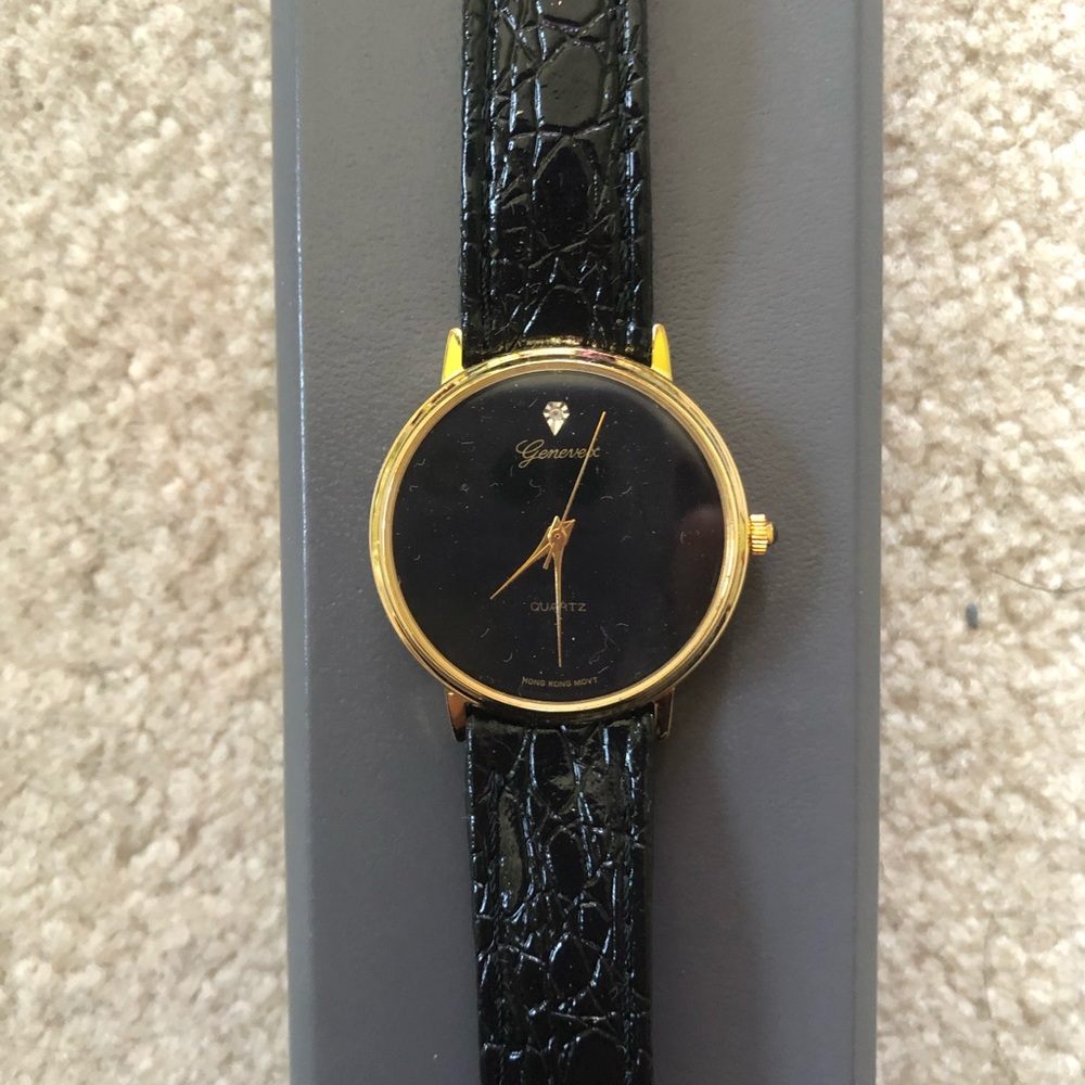 Beautiful Geneva genuine leather watch.